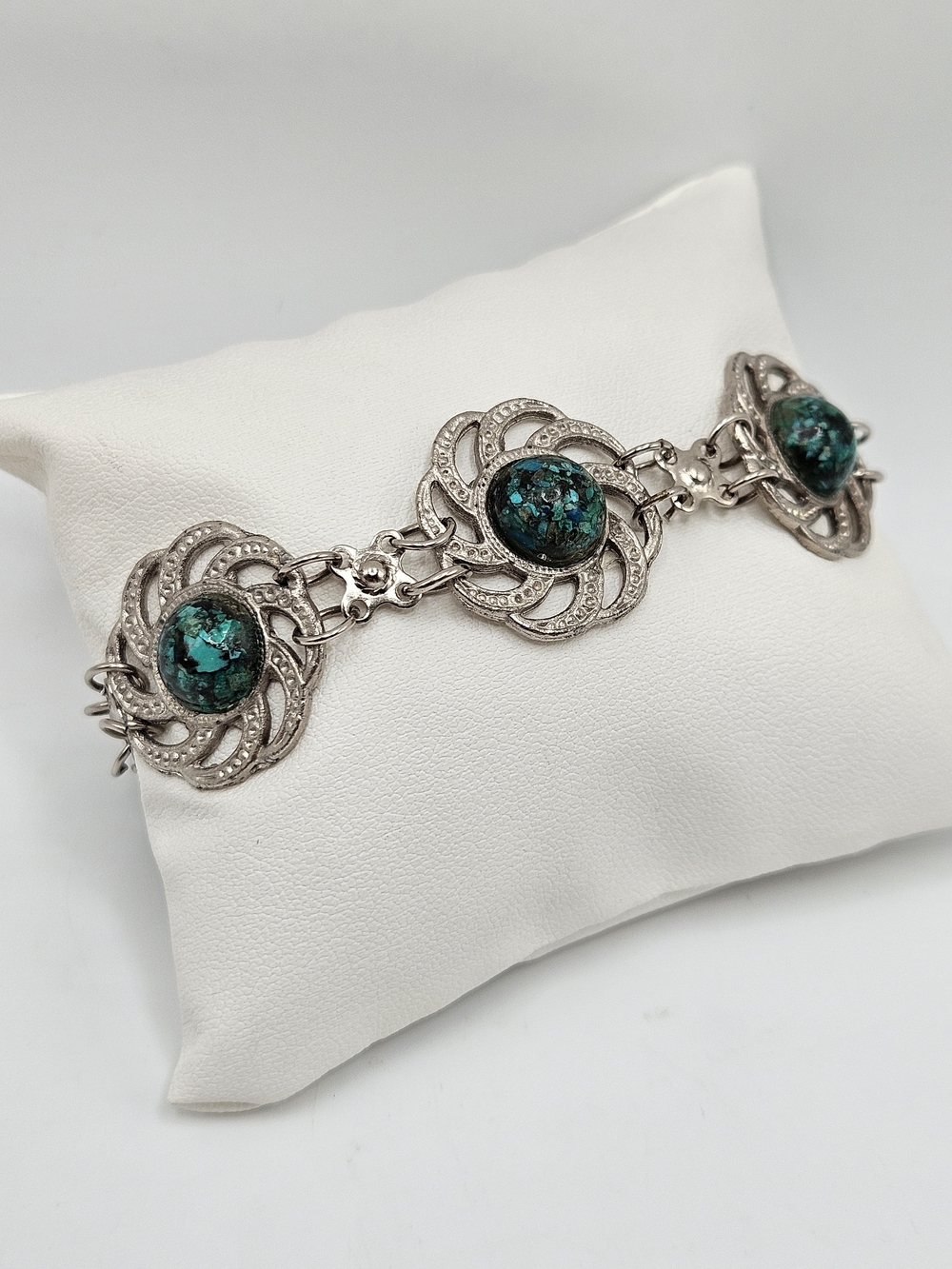 VINTAGE Green Cabochon Silver Tone Filigree Ornate Link Bracelet Box Clasp